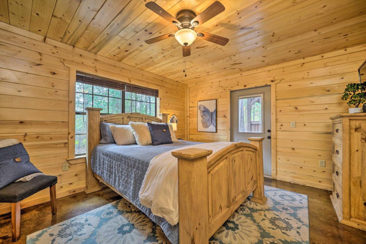 Cabin With Hot Tub And Games, 4 Mi To Beavers Bend! Broken Bow Exterior photo