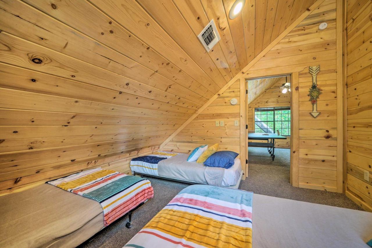 Cabin With Hot Tub And Games, 4 Mi To Beavers Bend! Broken Bow Exterior photo